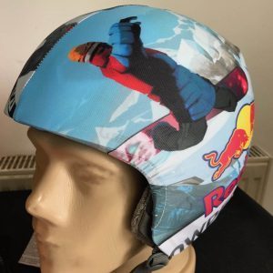 Housse de casque personnalisée en lycra avec impression quadri sublimation pour équipe sportive et sponsor