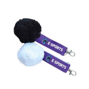Chaveiro personalizado com pompom de design moderno, ideal para brindes promocionais.