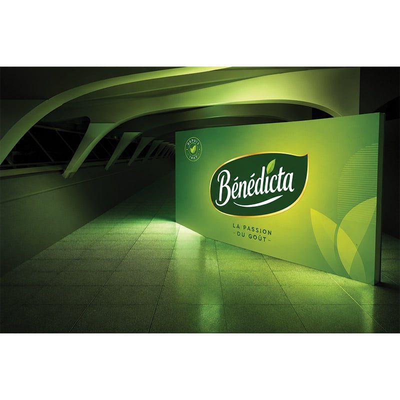 Soporte de exhibición LED de doble cara personalizado, ideal para mostrar su marca.