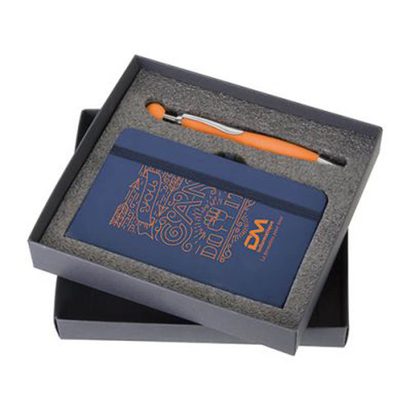 Boite noir comprenant un set stylo et bloc