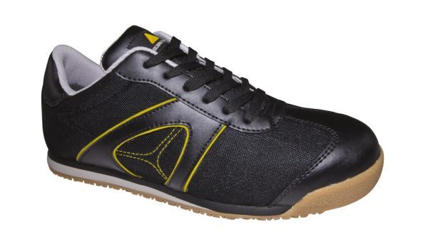 Personlig sportsko Ext: 100 % mocka (svart: läder med mesh-inlägg) Int: 100 % polyester med innersula