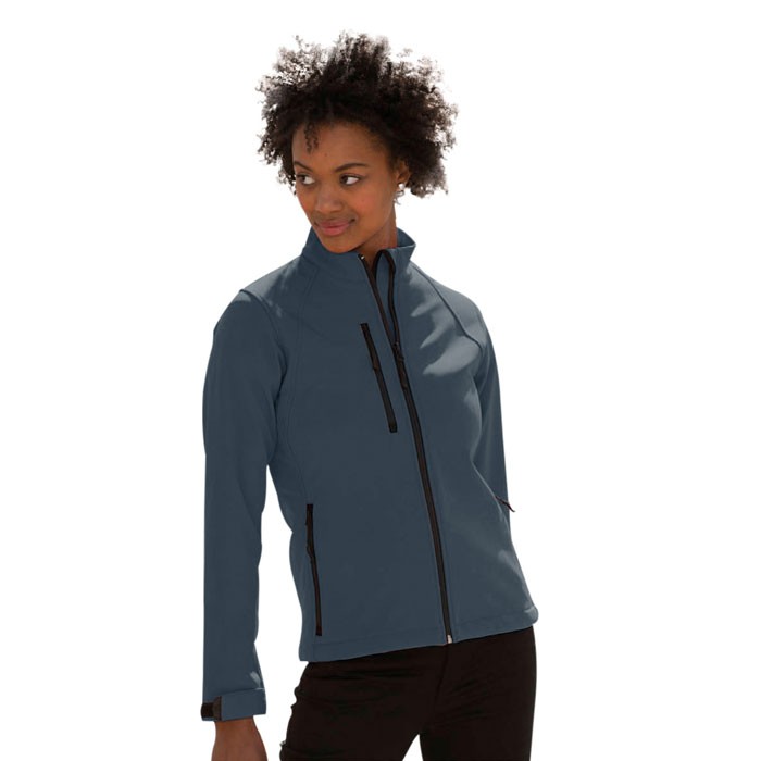 LADIES publicité gris profil SOFT SHELL R-140F-0 340 g/m2. 92% polyester, 8% élasthanne. Doublure: 100% microfleece polyester.