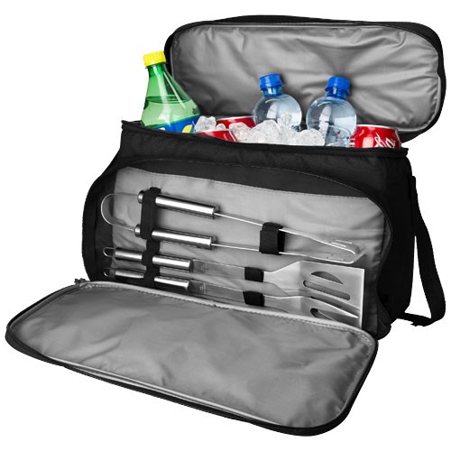 Personalisiertes 3-teiliges Grillset mit Dox-Kühltasche. Ein Muss für alle Outdoor-Fleischfresser und Trinker.