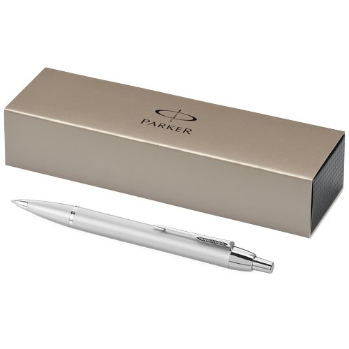 Stylo personnalisable à bille Parker IM Présentation dans coffret cadeau Parker. Livré avec recharge de stylo à bille QuinkFlow