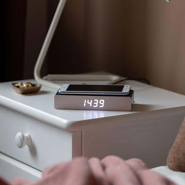 Nesna wireless charger with clock.
