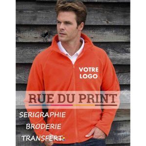 Polaire publicité Micron 200 g/m2 100% polyester traité anti-peluche fermeture à glissière assortie